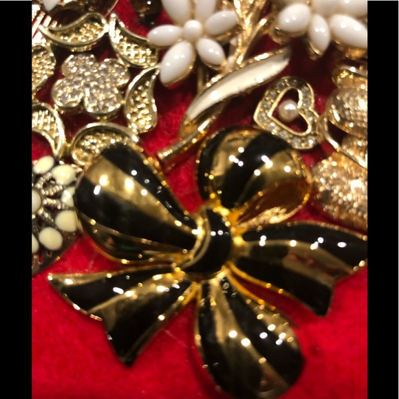 FRAMED JEWELRY ART COLLAGE IN RED/BLACK HANDMADE - Picture 3 of 7